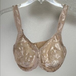 WACOAL Nude color bra. Size 36DD. Underwires, Adjustable Straps. 3 hook closure